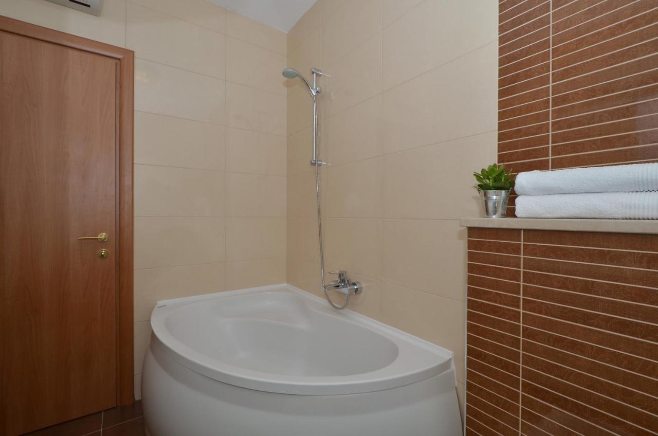 Apartmani Adela Solin Extérieur photo